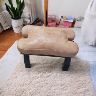 Tabouret pliable en bois avec pouf en cuir véritable